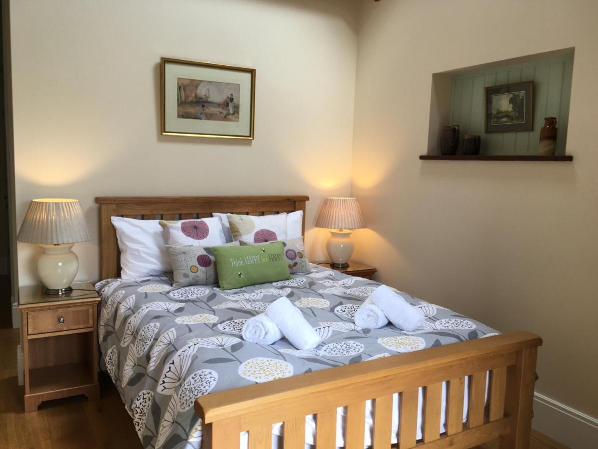 Neuadd Villa Llanwnen Exteriör bild